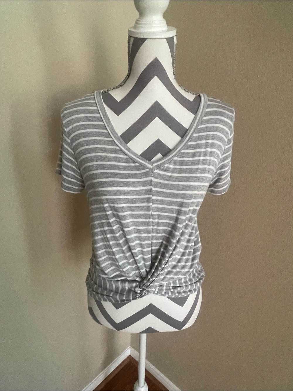 Alya Gray & White Striped V-Neck Knot Front Tee Shirt - Size: Small
